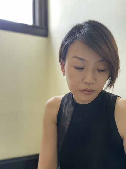 鷹頭貓與音樂箱女孩: 一段人與人偶的荒誕戀情，映照香港十年來的壓抑、失落與無處可逃 | 謝曉虹